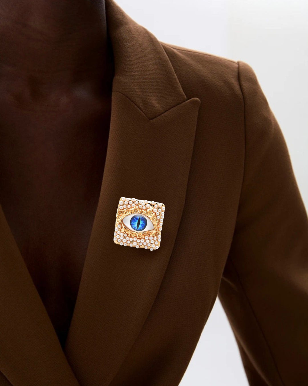 Broochly