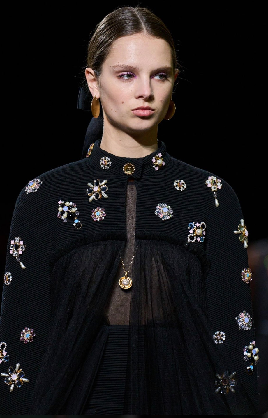 Broochly