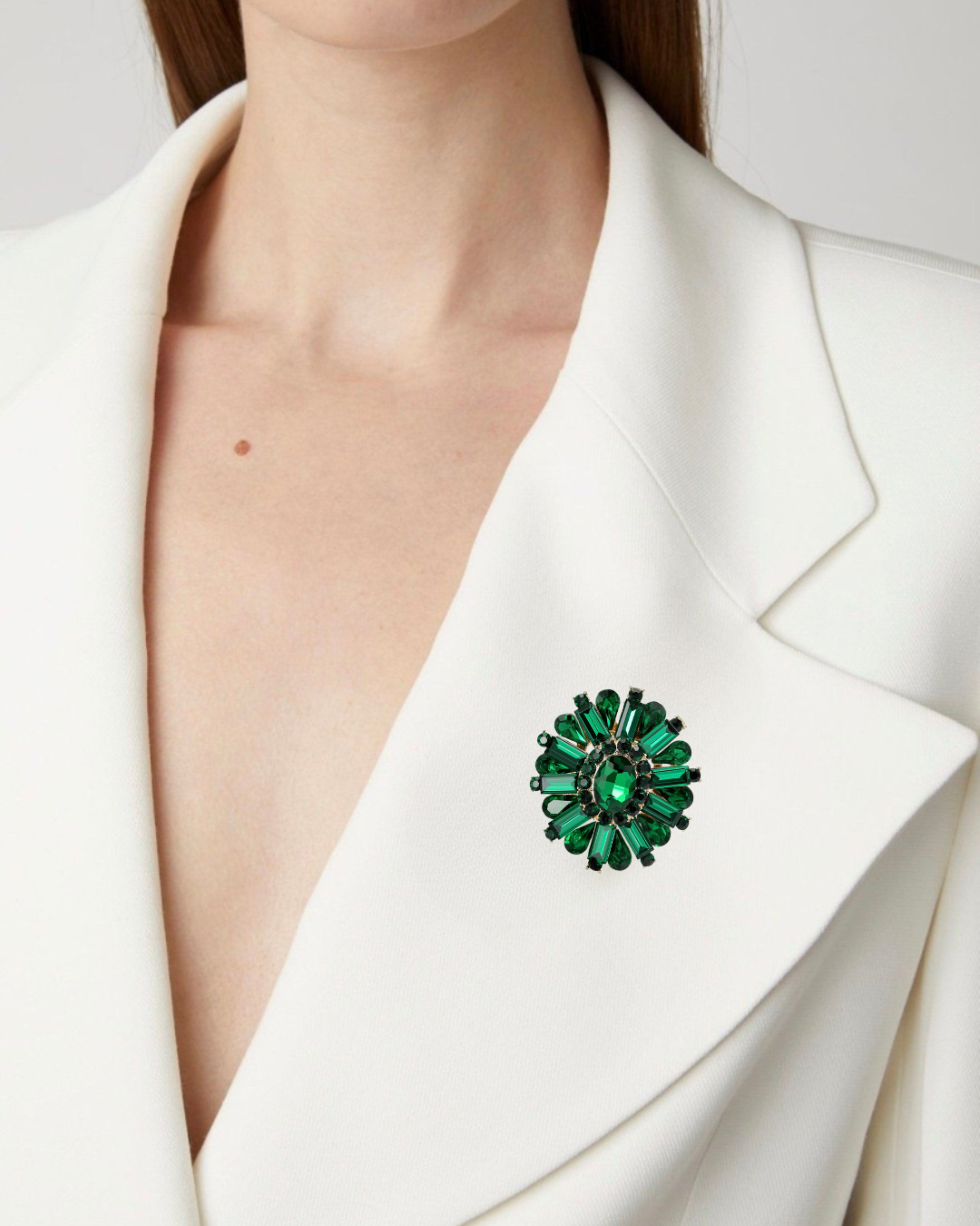 Broochly